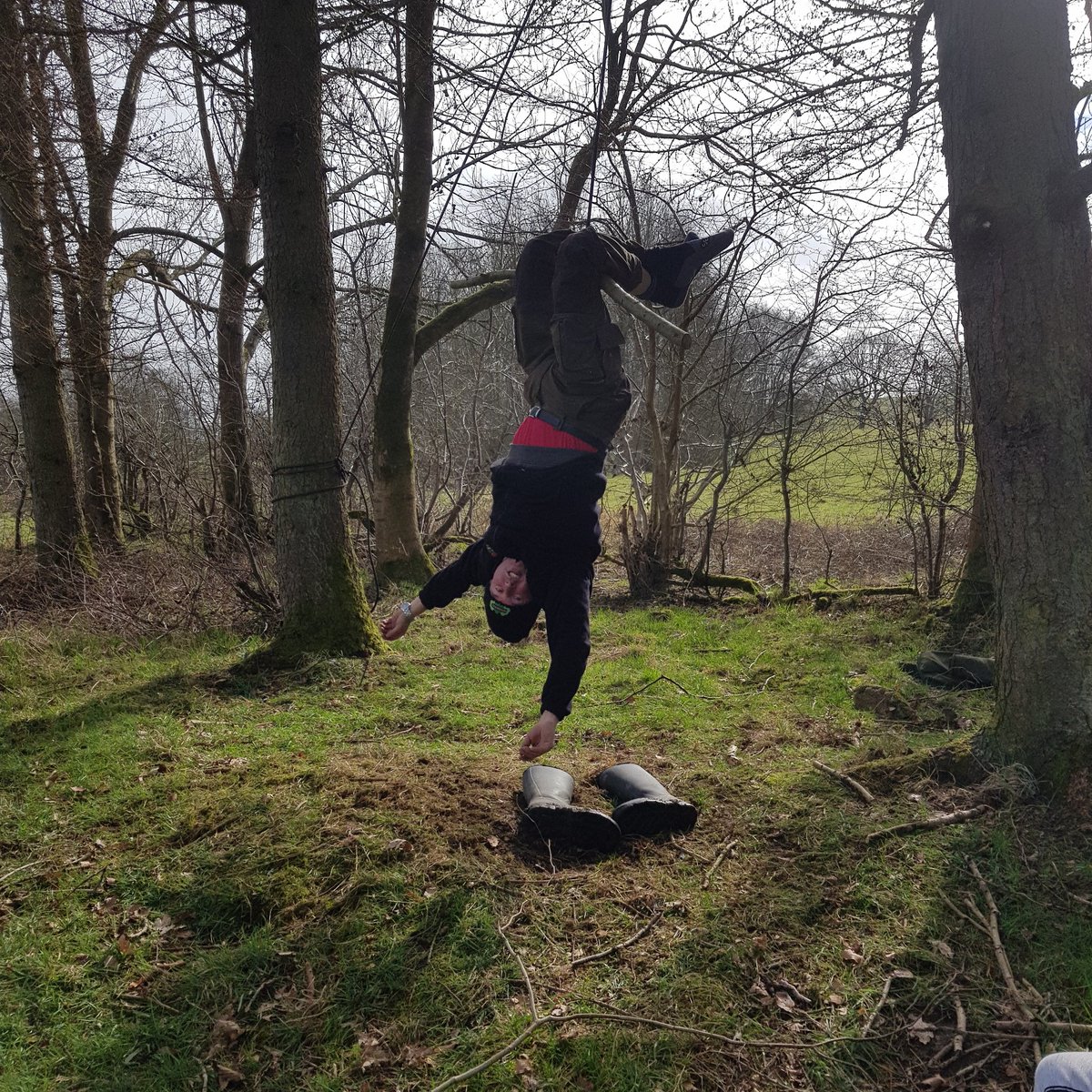🤔can you think of a caption for this photo of Steve just casually hanging around this afternoon🤣
He likes nothing more than a pupil telling him he cant do something🤣 at least it shows the pupils how much he trusts their knots 😬
#challenge #forestschool #theboywhonevergrowsup
