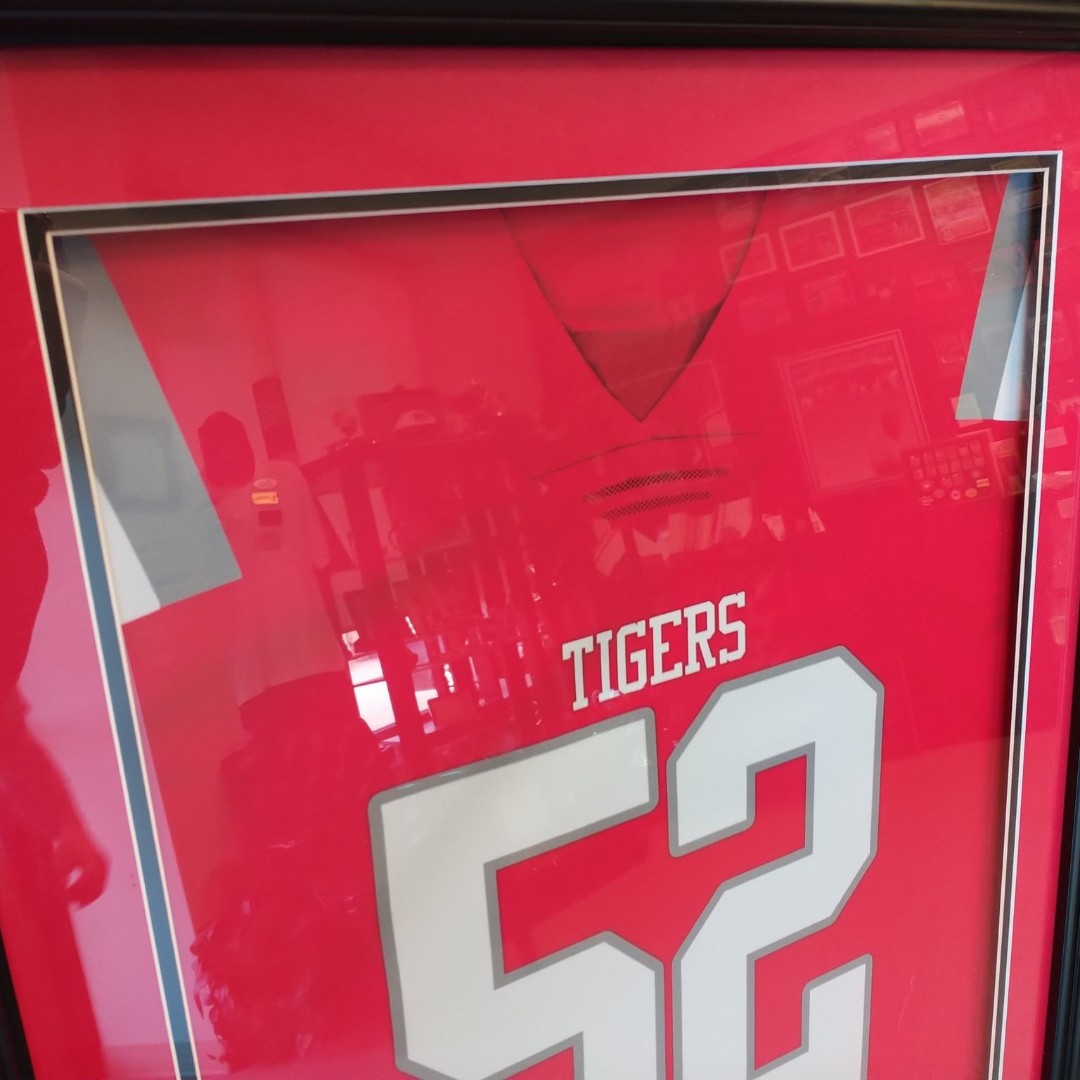 allamericanspec's tweet image. New Sport Cut No Jersey Frame allamericanspecialties.com/itemdetail.php…
#JerseyFrame #BigFrame #customframing #perfection #innovation #digitalart #digitalframe #sportsmemorabilia #sportsframing #jerseyframing #mlb #nfl #nba #Coach #SeniorNight