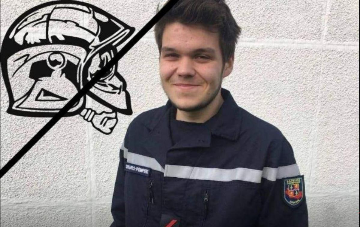 ANISP (@anispofficiel) on Twitter photo ⚫ Décès en service commandé du caporal Bryan RIMBAUT. Il était Sapeur-Pompier Volontaire au CIS de Feuquières-En-Vimeu <a href="/sdis80/">Sapeurs-Pompiers de la Somme - SDIS80</a>. 
L'<a href="/ANISPOfficiel/">ANISP</a> adresse ses plus sincères condoléances à sa famille, ses amis et collègues <a href="/GDarmanin/">Gérald DARMANIN</a> <a href="/Prefet80/">Préfet de la Somme</a> <a href="/PompiersFR/">Pompiers de France</a> ⚫ Décès en service commandé du caporal Bryan RIMBAUT. Il était Sapeur-Pompier Volontaire au CIS de Feuquières-En-Vimeu <a href="/sdis80/">Sapeurs-Pompiers de la Somme - SDIS80</a>. 
L'<a href="/ANISPOfficiel/">ANISP</a> adresse ses plus sincères condoléances à sa famille, ses amis et collègues <a href="/GDarmanin/">Gérald DARMANIN</a> <a href="/Prefet80/">Préfet de la Somme</a> <a href="/PompiersFR/">Pompiers de France</a>