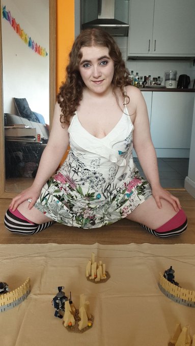 First correct guess of what game I'm playing gets the pussy pics in their DMs. So does my favourite incorrect