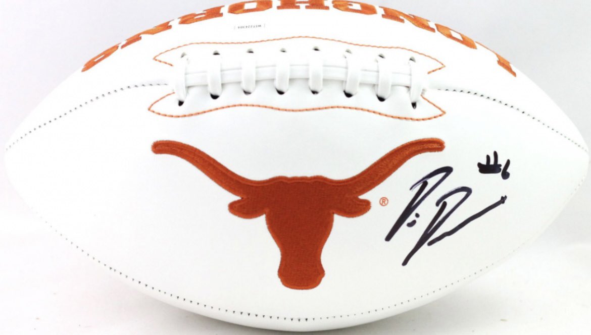 TexPlatinum's tweet photo. Hey Longhorns! 🤘🏼 We’re giving away a football signed by Devin Duvernay. Certificate of authenticity is included. All you need to do to enter is 

1. Subscribe on Youtube
2. Send a screenshot of the subscription to our DMs
3. Like and retweet this post 
4. Follow us on twitter https://t.co/IADvBwSFXc