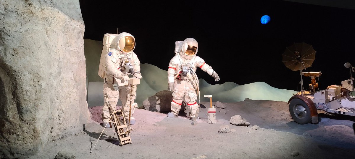 _dasuja's tweet image. July 20, 1969. While some people are still fighting/killing over hijab in 2021.