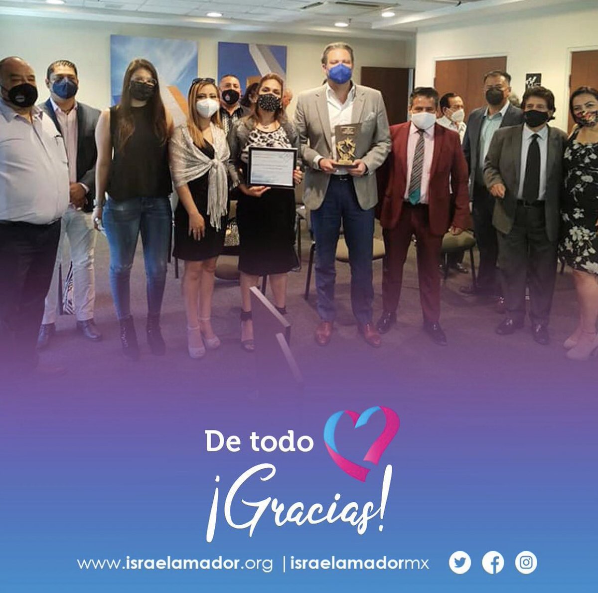 israelamadormx's tweet photo. Es un honor recibir este reconocimiento. ¡Muchísimas gracias #AECHAC! @AECHAC3 https://t.co/8hoQccZLbj