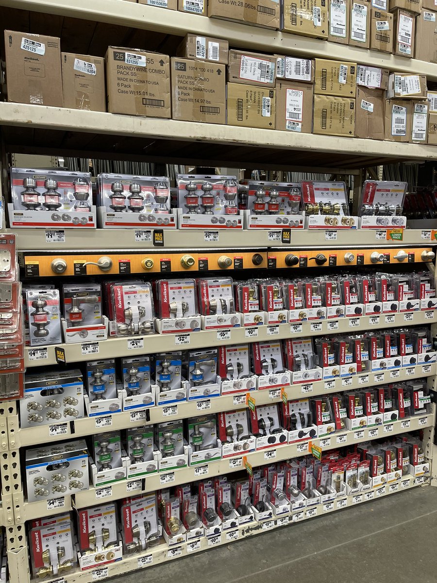 Bendotts's tweet image. #Team4040 Hardware came to play today with several Perfect bays in door Locks @hamann50dennis and his team focused on packdown and having product ready for our customers #PerfectBay @RLM4040 @blkubes @ryan_quam @MattClarkeTHD @jessica_witte_
