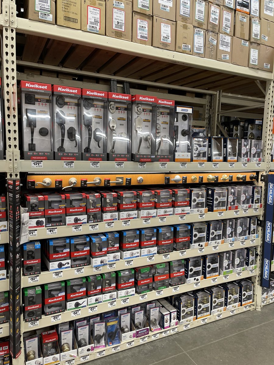 Bendotts's tweet image. #Team4040 Hardware came to play today with several Perfect bays in door Locks @hamann50dennis and his team focused on packdown and having product ready for our customers #PerfectBay @RLM4040 @blkubes @ryan_quam @MattClarkeTHD @jessica_witte_