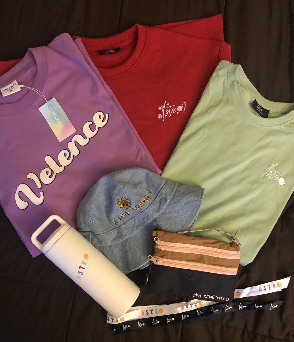 Taynibabols's tweet image. I feel so close to P’Bai and N’Win! Thanks @BLue_Tyline for making sure this gets to me safe and sound 💚🤍 #budolagain #backtoAmerica #Astrostuffs #Velence #Still2gethermerch #bbrightvc #winmetawin