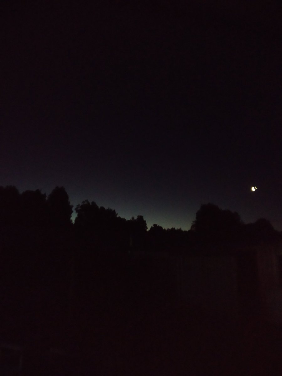 AEscobarPM's tweet photo. Creciente vista hoy #enelmonte 🌙 https://t.co/FRJhMlBHv3