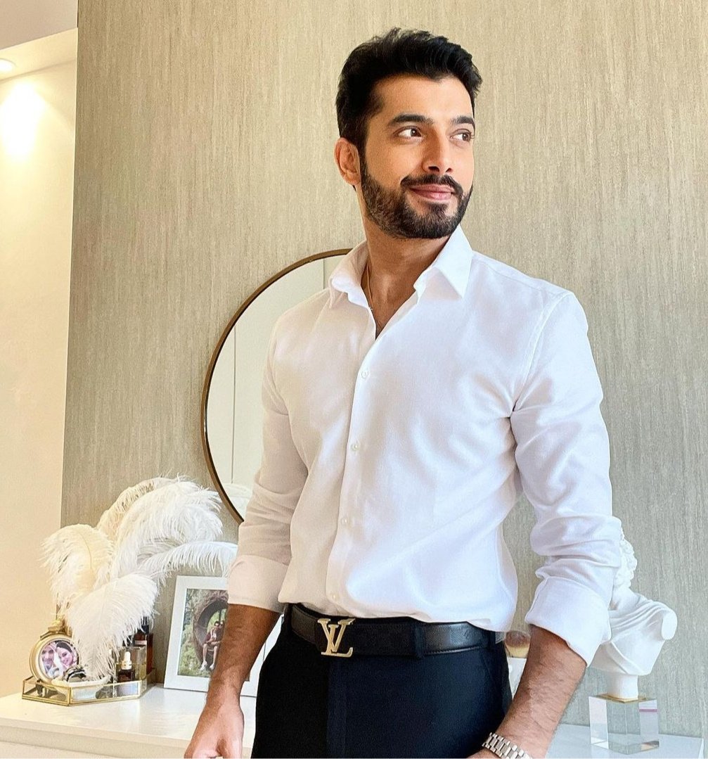 RakhikumariKum1's tweet photo. Rooting for this DAPPER DUDE #Sharadmalhotra 

#Bestactor #MostPopular #IconicStylishMan 

#iconicgoldawards2021 #IconicGoldAwards #BLAwards2021 @bollywood_life 

#veeranshusinghania #cheel in naagin5. https://t.co/tGCdK4nipF