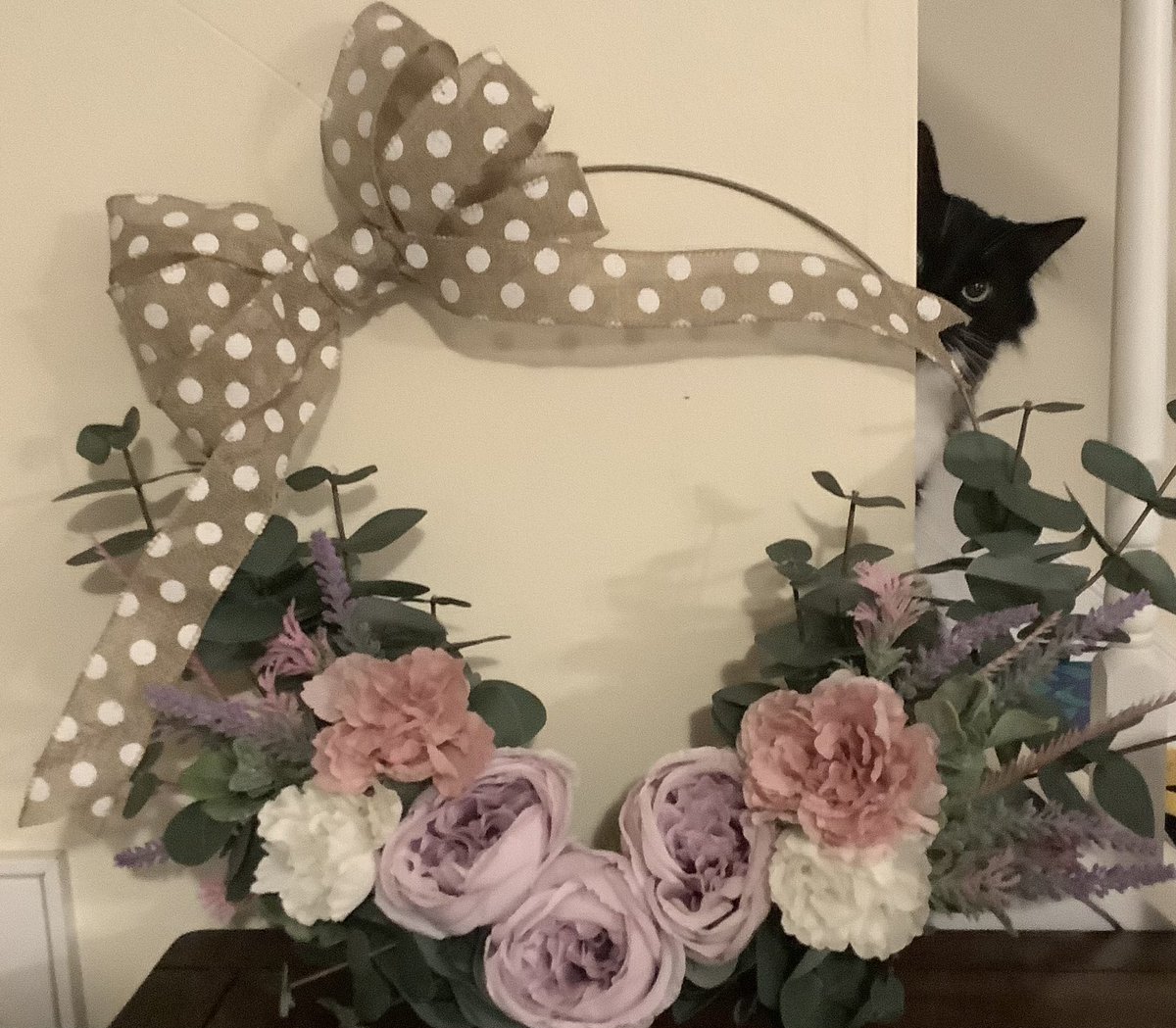 MamaAmes1124's tweet image. Latest wreath ♥️ Kitty not included 😘💐 #wreath #diywreath #springdiy #springwreath #tuxedocatsoftwitter @jenmastropaolo @deniselynne1966 @F_ckLoyalty @SaraJStew @mcbridemelissa