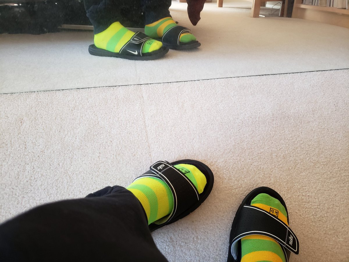 ful_adi's tweet photo. Happy St Patrick's Day! #MismatchedSocks #Mismatched #KBSocks #KBellSocks #GreenSocks #NIKEslides #NikeSliders #NikeSandals #NikeSandles #Nikesandels #SocksAndSandals #SocksAndSlides #SocksAndSliders #NikeComfortSlides #SocksnSlides #SocksNsandals https://t.co/3C4EhWaWBj