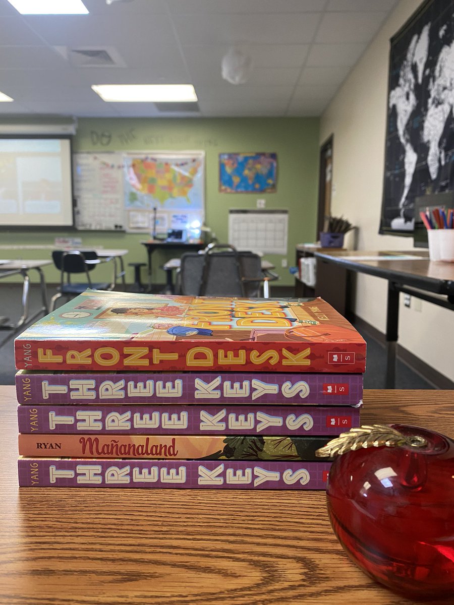 I woke up feeling too small to fight the racist hate in the 🌍, came armed with a heart to keep sharing @kellyyanghk ‘s stories snd books with our 6th graders #frontdesk #threekeys #buildingempathy