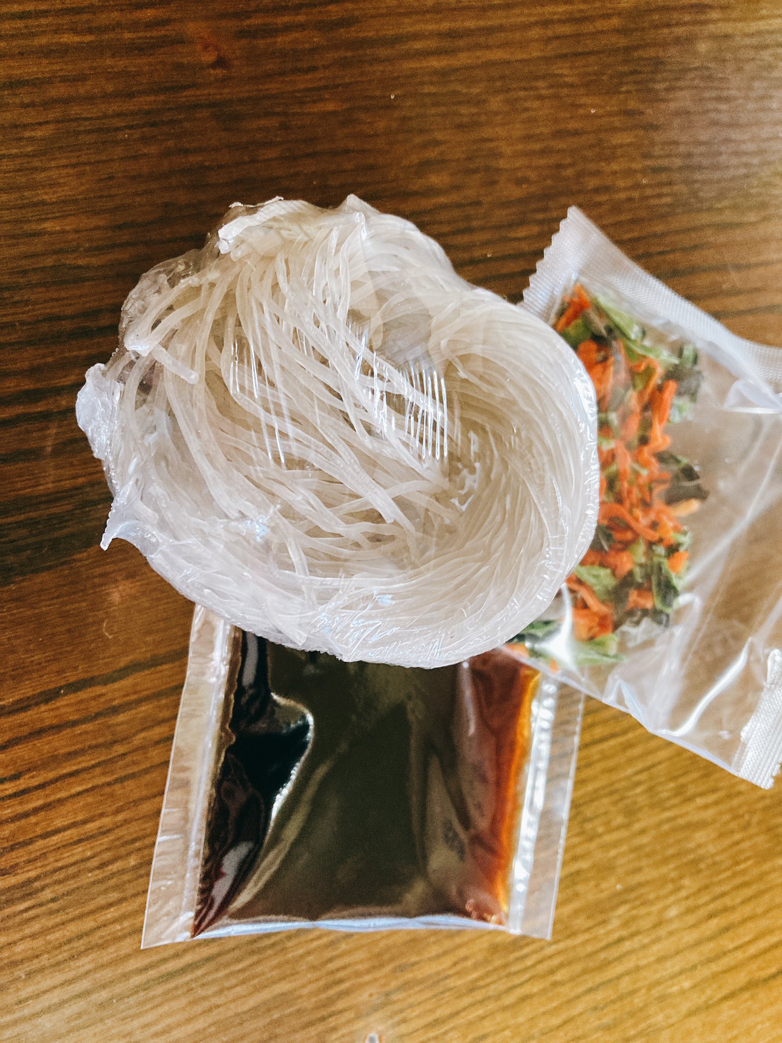 Chekccori アンニョンハセヨ 実はもう1種類 野菜チャプチェ も入手していたので実食 チャプチェがカップで売られていること自体 ビックリ 春雨は韓国 ものの食感で モチモチ感凄い 昨日みんなが教えてくれたので きっとカルディで手に入れたと Chekccori アンニョンハセヨ 実はもう1種類 野菜チャプチェ も入手していたので実食 チャプチェがカップで売られていること自体 ビックリ 春雨は韓国 ものの食感で モチモチ感凄い 昨日みんなが教えてくれたので きっとカルディで手に入れたと