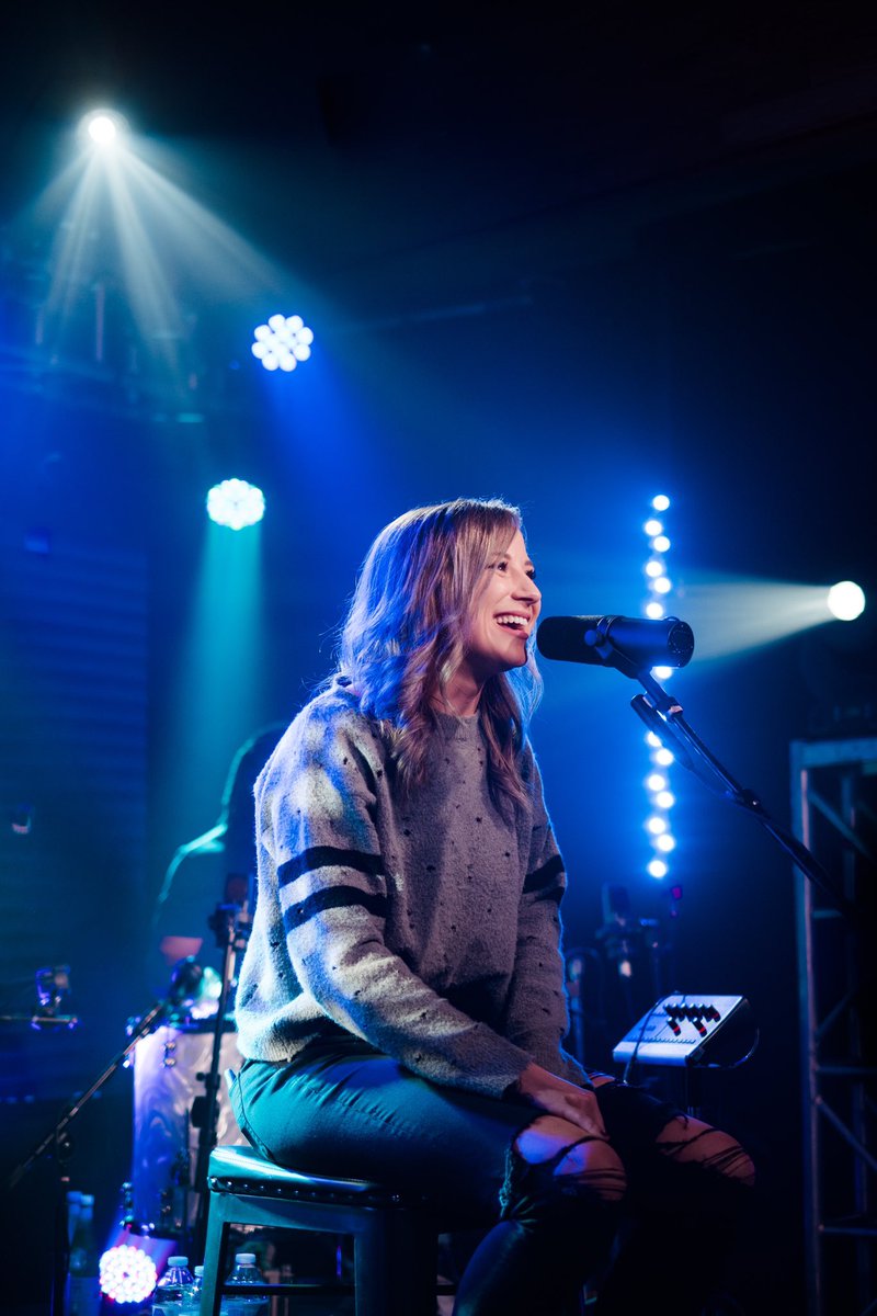 It was so much fun getting to hang out with everyone last night during the At Home Concert Experience 🥰💙 
📸 Fifo Collective
 #ahcx #athomeconcertexperience #bringtheexperiencehome