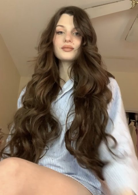 SHOW ME YOUR RANGE BUT MAKE IT YOUR HAIR https://t.co/ptRvWUVkNh<a href="/tag/newprofilepic"class="tags"><span>#newprofilepic</span></a>