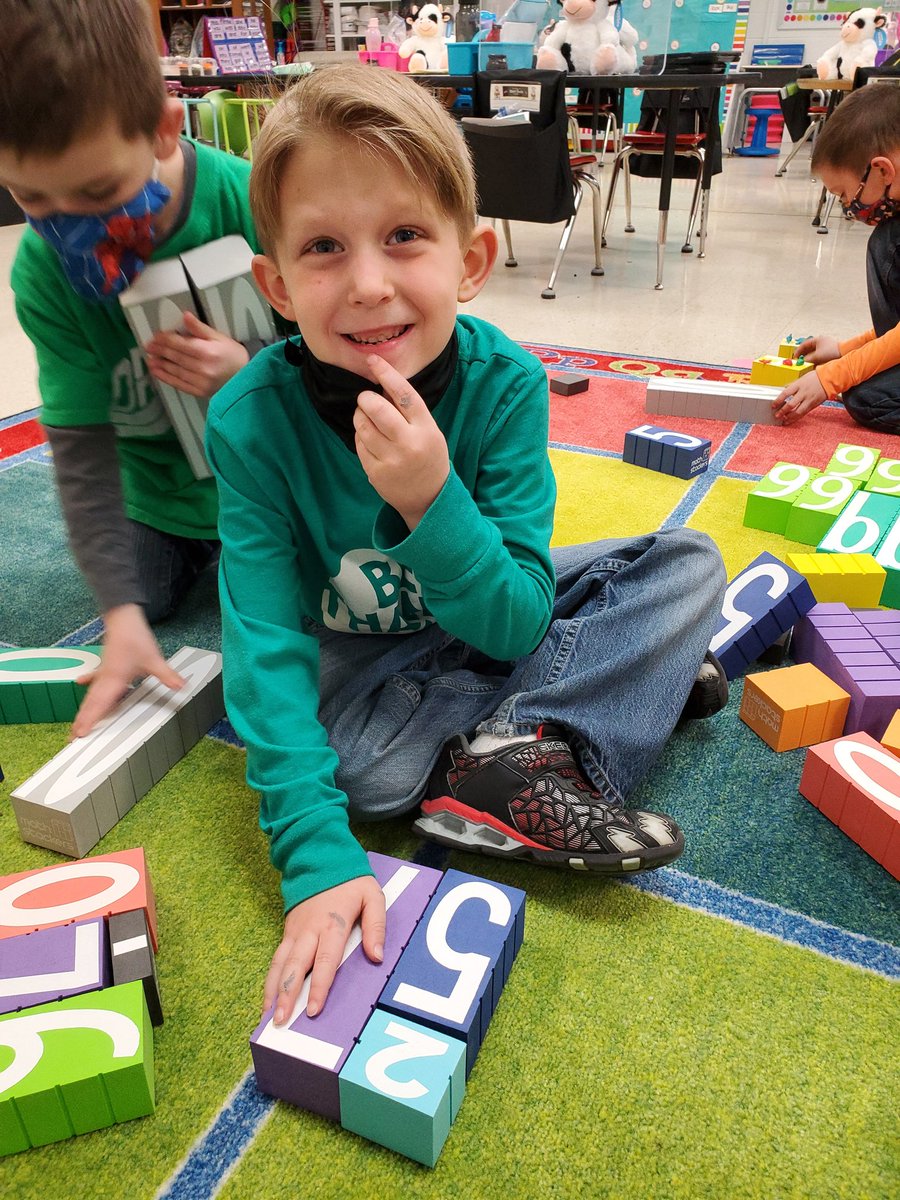 msgettinger's tweet photo. We have made it 122 days this year 🙌🙌 AND our new @mathstackers arrived today from our Walmart Grant!! We had fun playing with them to explore today. #bLEADsgreen https://t.co/NAaXxXLiWR
