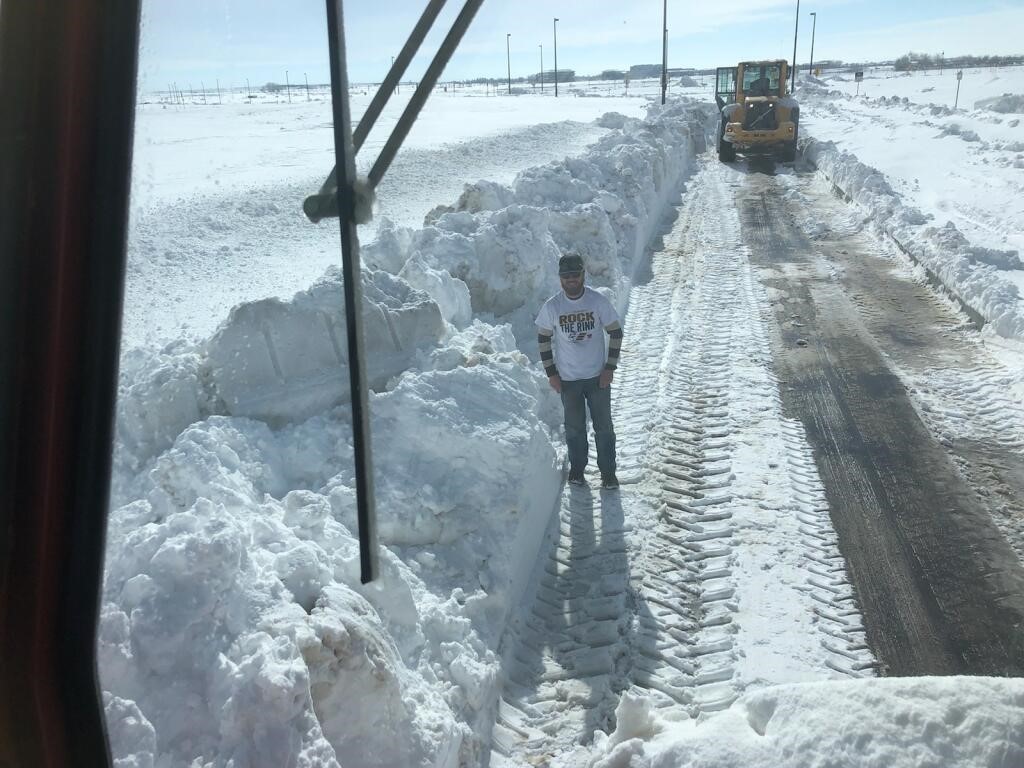 CityofLoveland's tweet photo. ⚠️Storm has passed but safety is still an issue
Watch for🚶♂️pedestrians in the street. Also be careful at intersections due to height of piled snow.
Trash/recycling resumes Thursday and go thru Sunday. Recycling Center to open at 7:30 a.m. Thurs.
#LovelandColorado #MarchStorm https://t.co/7OD1XYfgNt