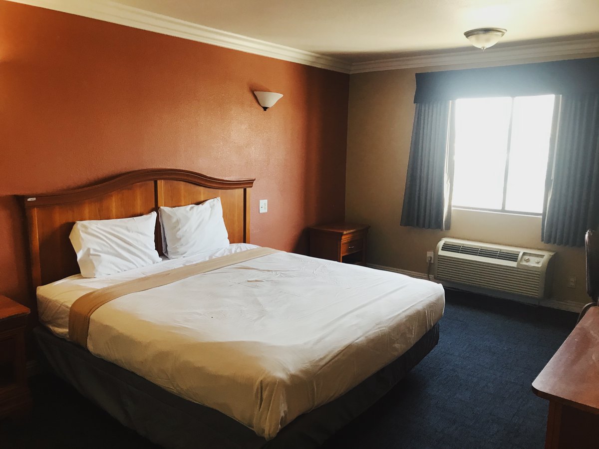 NuryMartinezLA's tweet image. Today we welcomed unsheltered Angelenos indoors to our second #ProjectHomekey site, the Sepulveda Villa in Council District 6.

We have partnered with Volunteers of America (@voalaca) to provide onsite support services to promote the residents’ housing stability and well-being.