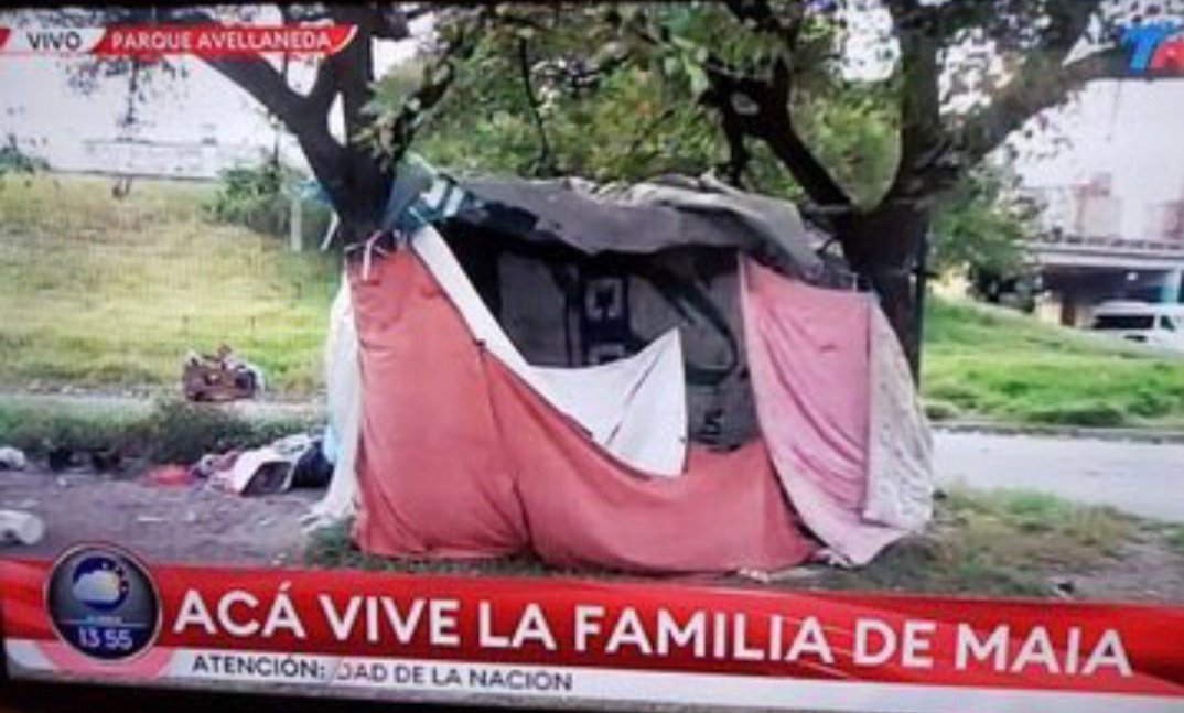 cburgueno's tweet photo. Maia tiene 7 años h vive acá. El primer político que señale al otro de ser responsable de esto, será el más miserable de todos. Esta imagen es el fracaso de todos nosotros como sociedad. Lo peor es que dentro de unos días estaremos hablando de cualquier otra cosa. https://t.co/zJRch8Ve3W