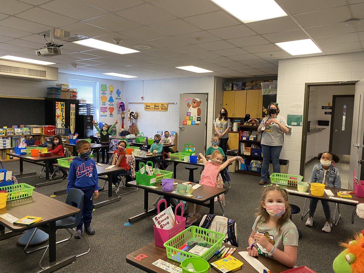 BowenBees's tweet photo. We had an amazing first day of in-person school with our K-2 Group A students! Take a peek inside their classrooms. We are ready to greet our K-5 Group B students tomorrow! https://t.co/LpTAkwpoJ2