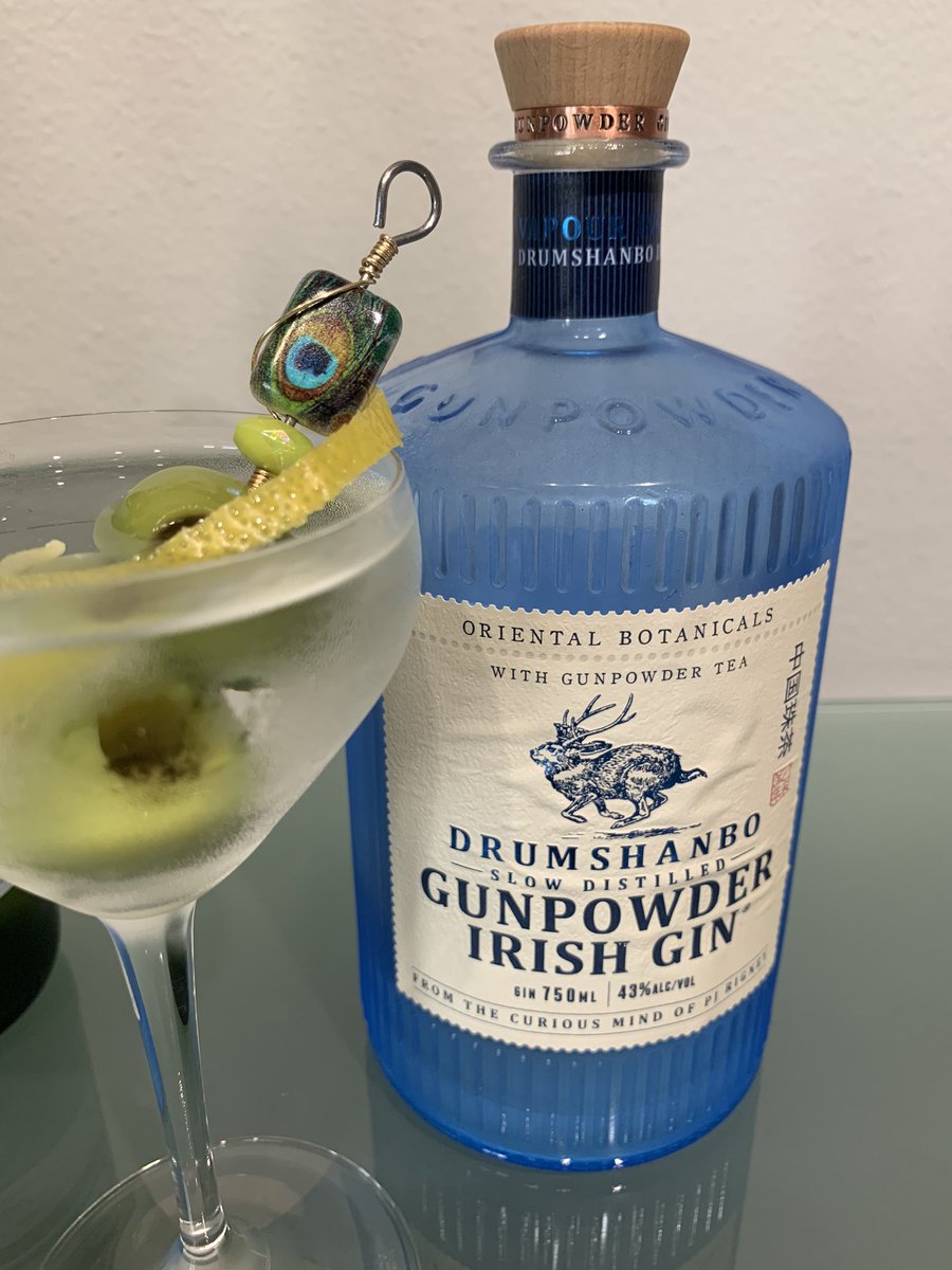 The best way to celebrate #StPatricksDay with a martini  made with @SHEDDISTILLERY #gunpowdergin. Thank you @TheWineStalker for the introduction & Mi Martini Amiga @gailbenzler for having the good taste to drink the same #Slainte