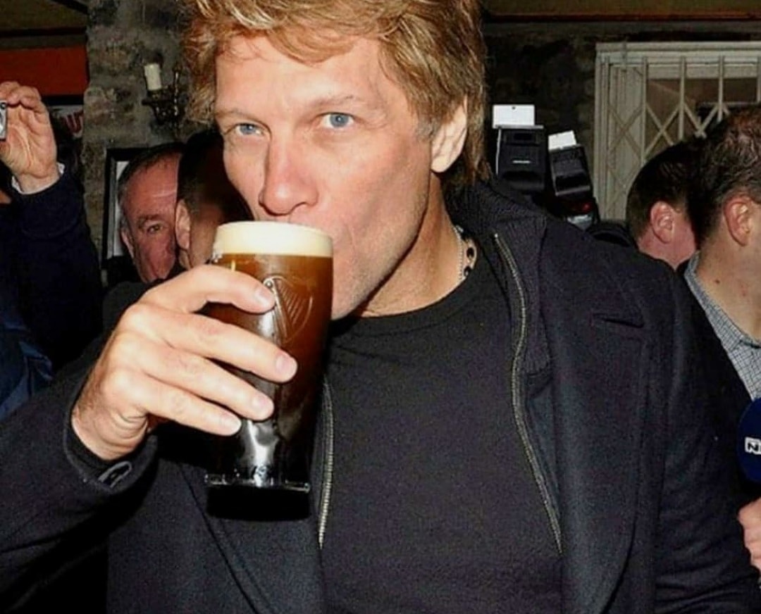 AnaMuniz72's tweet photo. Saint Patrick's day 🍀🇮🇪
Cheers! 🍺
@jonbonjovi

#jonbonjovi 
#saintpatricksday 
#beer
#irish 
#irlanda 
#ireland https://t.co/yLprtvjFjF