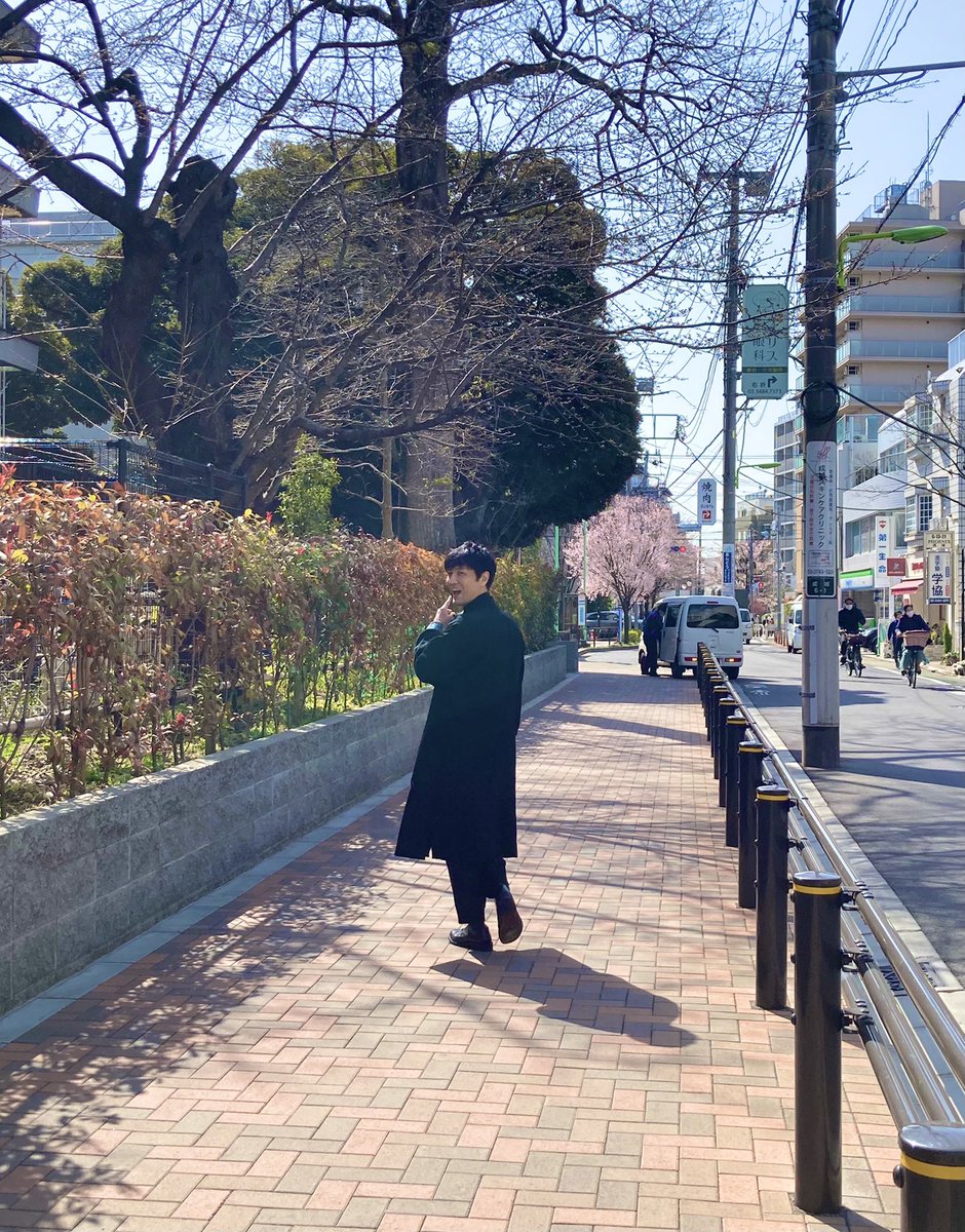 森山直太朗 午前中はある取材のために 外で撮影してきました 今日は直太朗さんは私服撮影です お知らせをお楽しみに 志 森山直太朗 さくら 二 二 合唱 最悪な春 取材 撮影 街ブラ