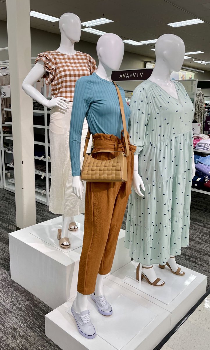 MaySandlin11's tweet photo. Wasn’t sure about this color palette, but turned out to be a refreshing change #photodump #womannequin #springtransition #visualmerchandiser #Target https://t.co/zp3yVcYg9S