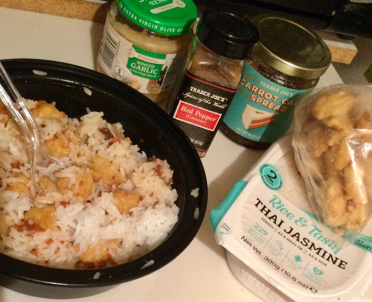 Toffey8603's tweet photo. #EatingOutTheCupboards doesn’t have to be boring. Using #TraderJoes #CarrotCakeSpread on #Aldis #GFchickennuggets & #VeeTee #JasmineRice is one of the more #CreativeRecipes I’ve come up with😋
#GeneralTsosChicken #RecipeHack
*I drizzled honey over the top to balance out the heat https://t.co/RlrRwyL2SG