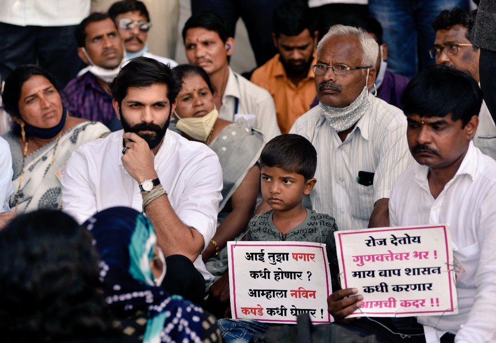 mnsadhikrut's tweet photo. मनसे नेते श्री. अमित ठाकरेंनी शिक्षक आंदोलकांना दिलेला शब्द पाळला, ३३ हजार १५४ शिक्षकांच्या वाढीव वेतनाचा प्रश्न मार्गी लागला!

अखेर ३३ हजार १५४ शिक्षकांची अनेक वर्षांपासूनची प्रलंबित मागणी मान्य झाली. शिक्षकांच्या २० टक्के वाढीव अनुदानाचा मार्ग मोकळा झाला. 

#शिक्षकांचीमनसे https://t.co/9tRZezr4vO