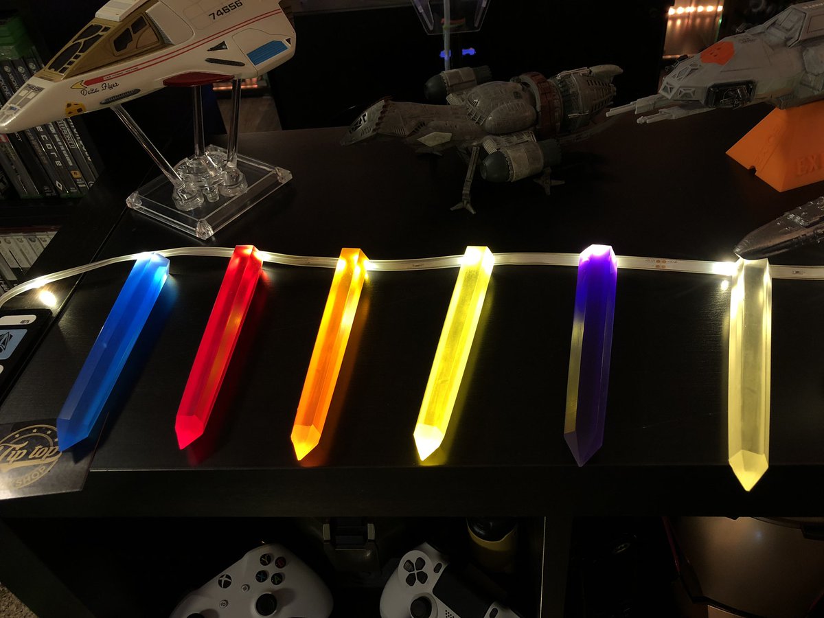 GeekToyLove's tweet photo. Very fun #mailcall today! From the @TT_Workshop a complete set of Goa’uld control crystals and a human made control crystal. (It’s possible they weren’t actually called that in the shop tho 😝)
Very happy with the experience with my 2nd purchase from this shop https://t.co/EicfuxmbOs