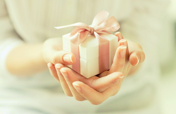 TouchedCx's tweet photo. Gifting as a Business Strategy for Customer Engagement and Retention https://t.co/dhI9hsvjqF via @CustomerThink #corporategift #gifting #customerexperience #customerengagement #retention  #loyalty #branding https://t.co/ZGhTk2ozR0