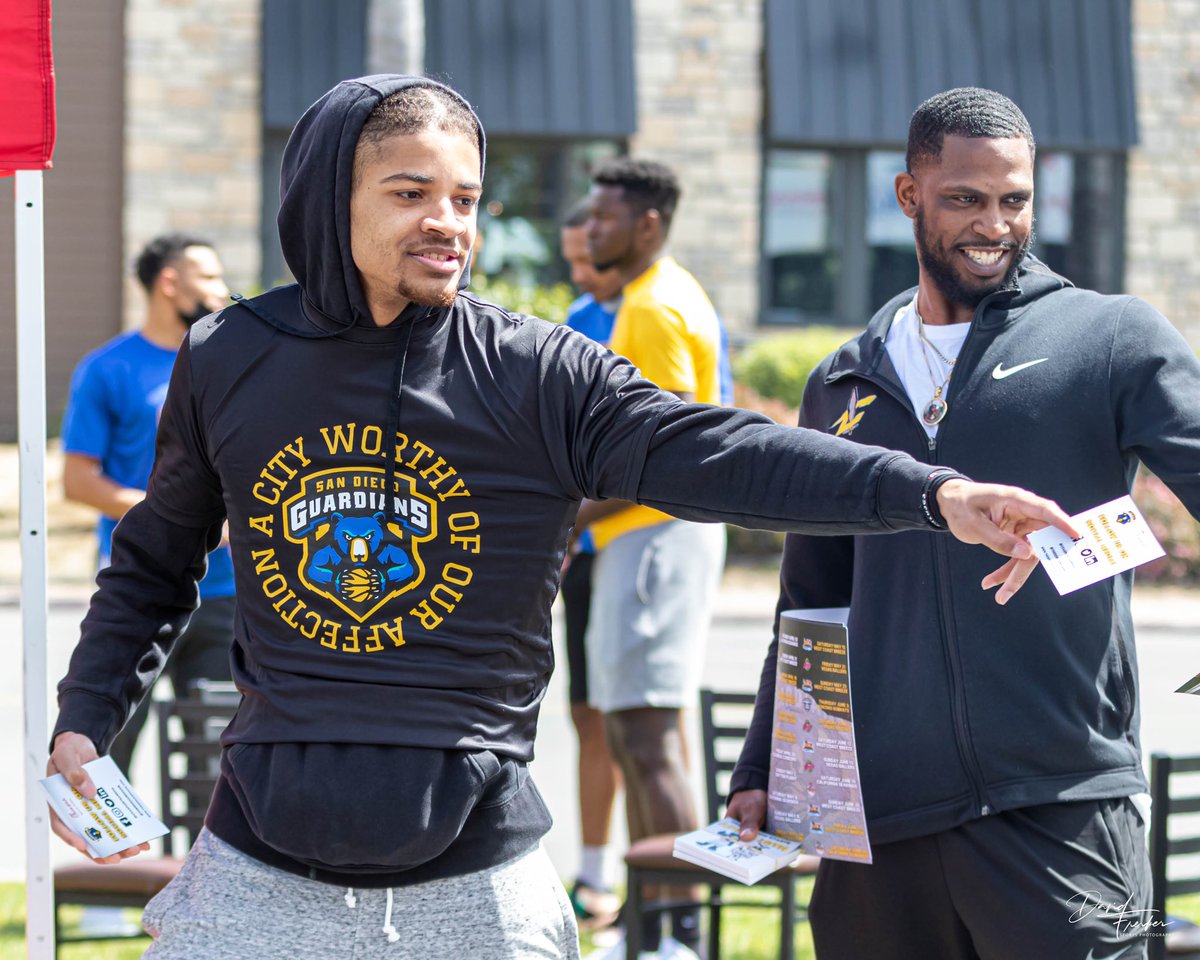 SanDiego_Sports's tweet photo. Fun morning hanging out with the @TheSDGuardians educating the public on the team and upcoming season. 

📸: @DavidFrerker https://t.co/lv5YpOYNKl