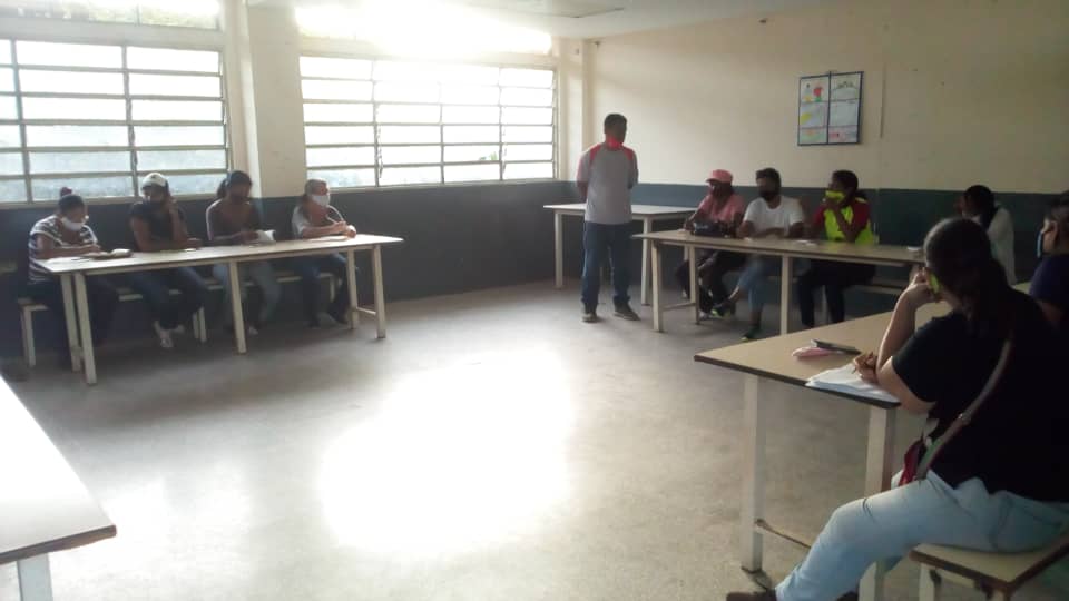 serviamsa's tweet photo. La coordinación de formación de Serviamsa realizó un conversatorio sobre educación ambiental en la comunidad de boca de sabana  de la ciudad de #Cumaná municipio #Sucre en la misma asistieron líderes de calle. @lossifontes @EdwinRojasM https://t.co/78ih6joOMw