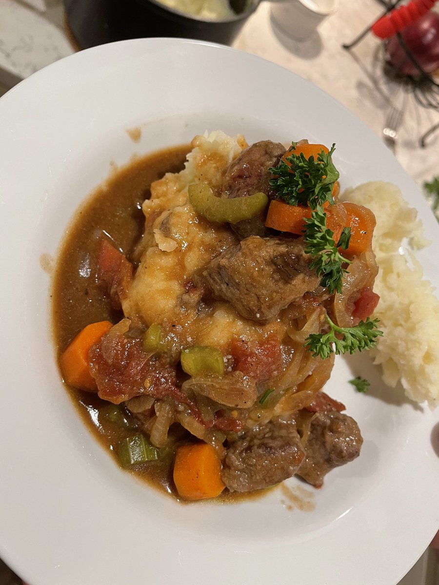 ClaraHustad's tweet photo. Tonight’s #Cookingwithclara is Steak and Stout over mash courtesy of my new team member Denise from Cork Ireland! #HappyStPatricksDay https://t.co/39Sxf3K9KZ