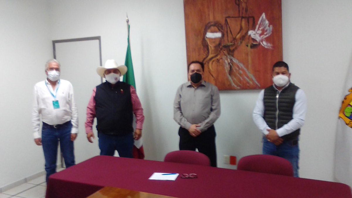 Fructífera reunión de la CNC estatal con el fiscal general del Estado Lic Gerardo Márquez Guevara,poniendo su labor al servicio de la gente de campo.
⁦<a href="/mrikelme/">Miguel Riquelme</a>⁩ ⁦<a href="/rigofuentes/">RodRigo Fuentes Ávila</a>⁩ ⁦<a href="/F_DeLasFuentes/">FernandoDeLasFuentes</a>⁩ ⁦<a href="/hernandezderas/">Ismael Hernández</a>⁩ ⁦<a href="/CNCCoahuila/">CNC Coahuila</a>⁩
