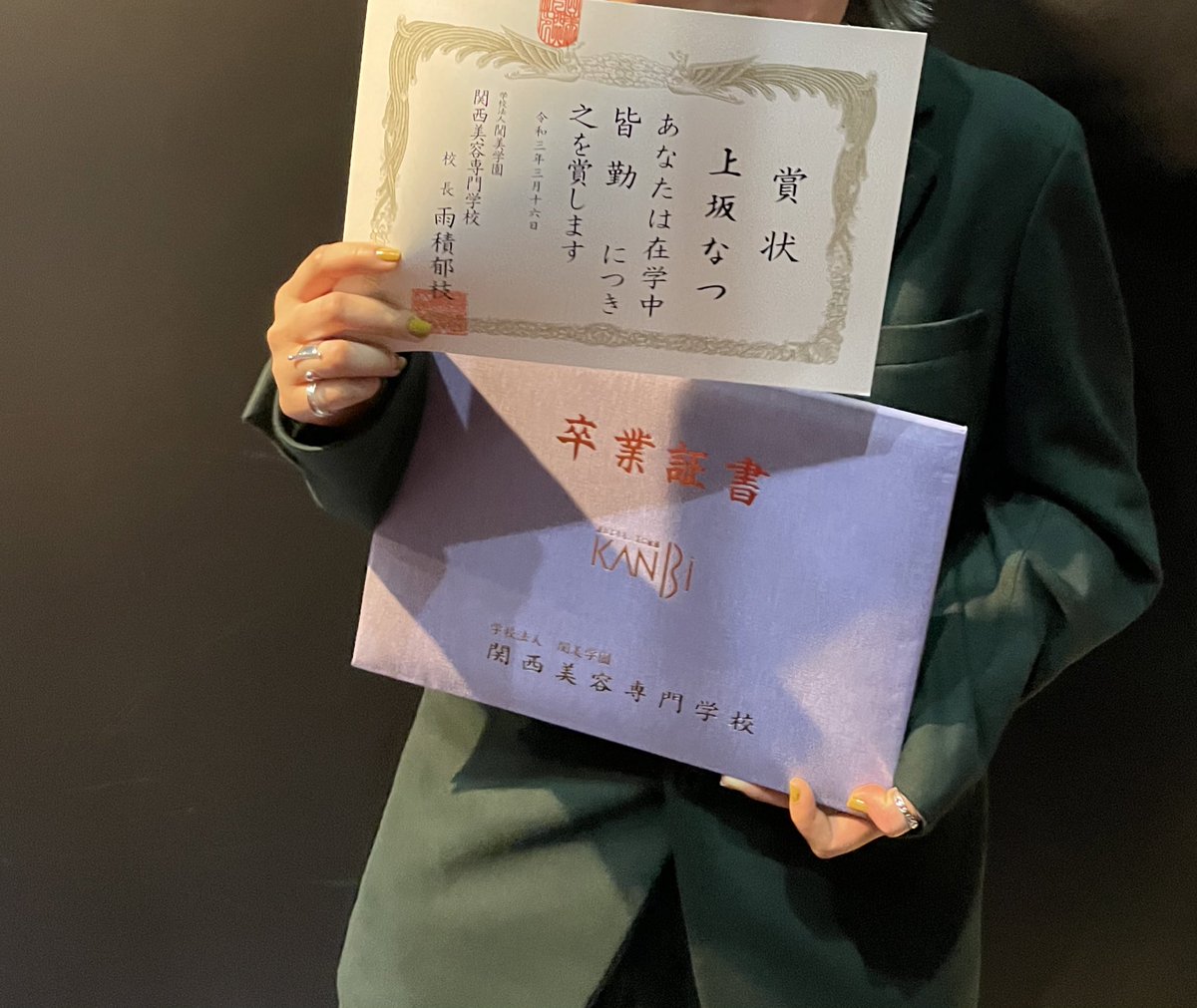 __72dnc's tweet photo. 美容学生 完 https://t.co/ozUgAFlabf