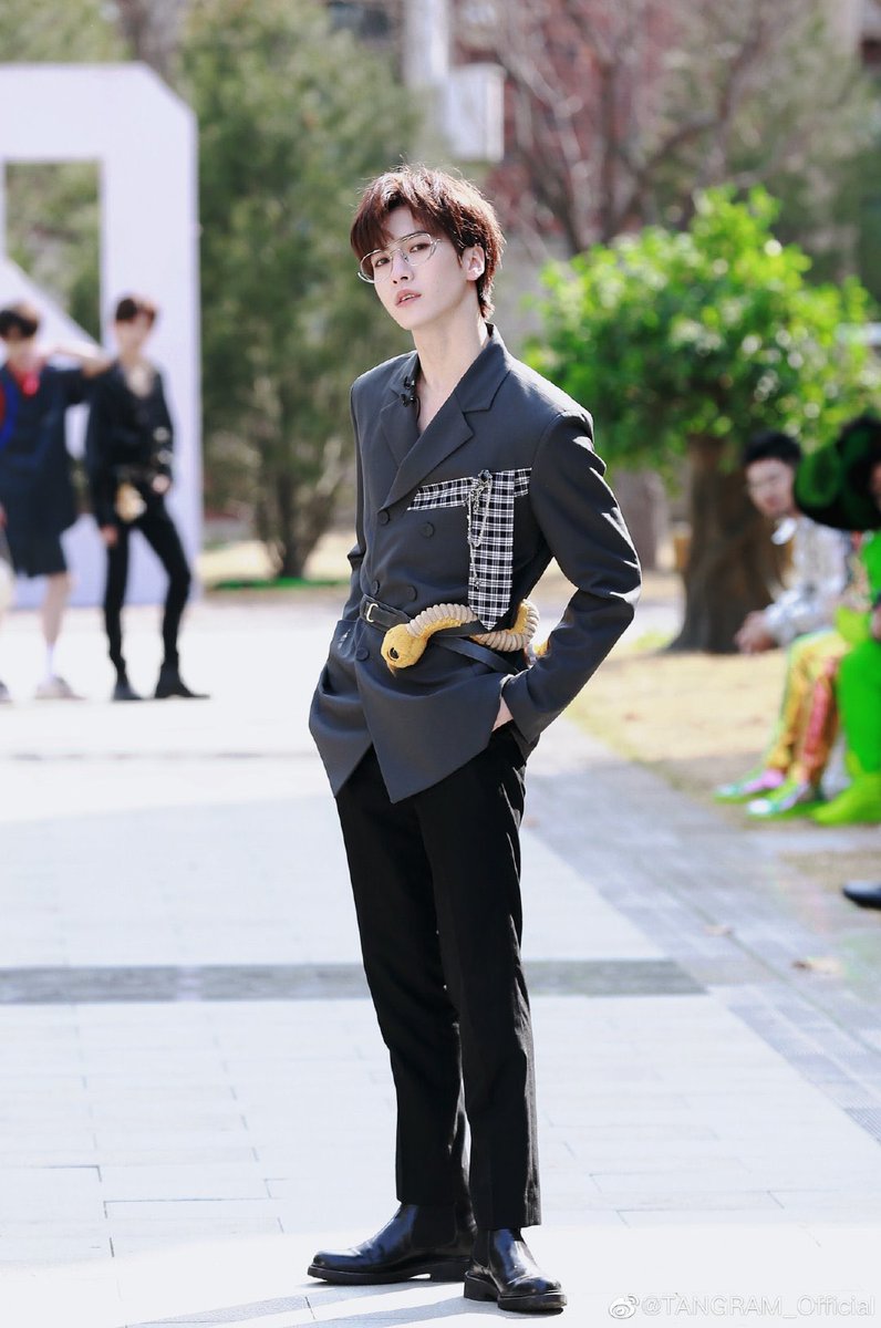 beihonglins's tweet photo. SOBS JINGZUO TRULY A WHOLE MODEL 😭😭😭😭😭😭😭😭 https://t.co/vbmjVI30FA