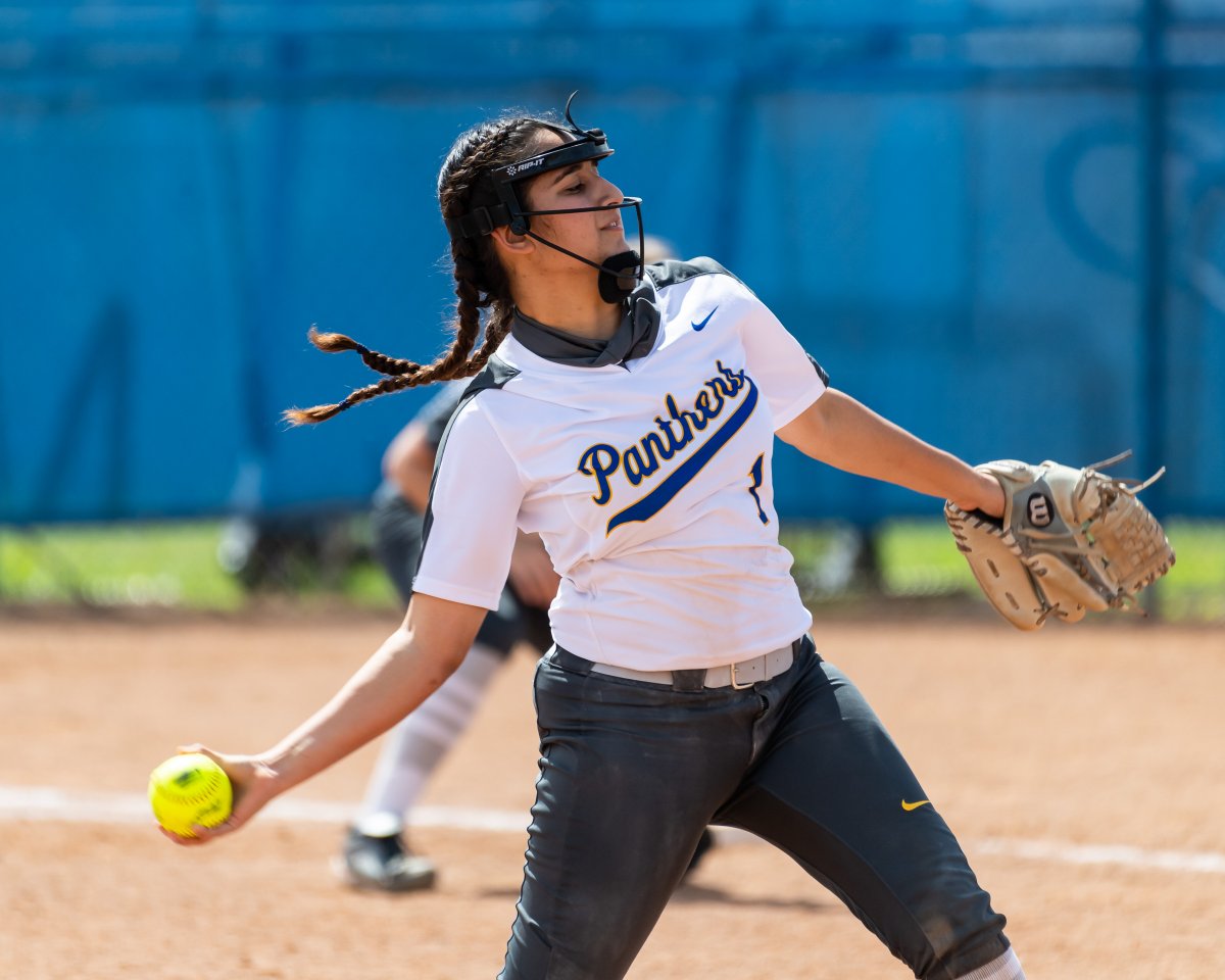 HenryHueyPhoto's tweet photo. Delilah Robles with the shutout for the Panthers. Pflugerville softball won at home 7-0 over Hendrickson 3/15/2021. @phspanthersb @CoachMattPfISD @pflagsports @varsity_news @FanstandATX @PfISDAthletics https://t.co/ETGkAGkwqK