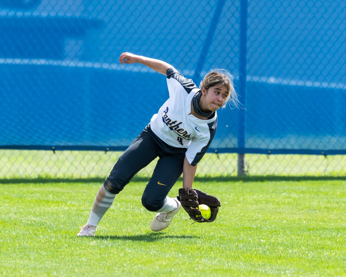 HenryHueyPhoto's tweet photo. Panther defense - Pflugerville softball won at home 7-0 over Hendrickson 3/15/2021. @phspanthersb @CoachMattPfISD @pflagsports @varsity_news @FanstandATX @PfISDAthletics https://t.co/cggPZAdXqj