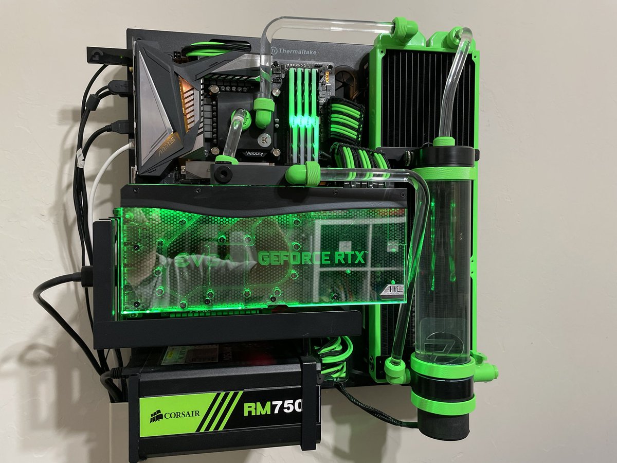 LouisOlson88's tweet photo. #NeweggBuilds https://t.co/xIjTvLdsBu