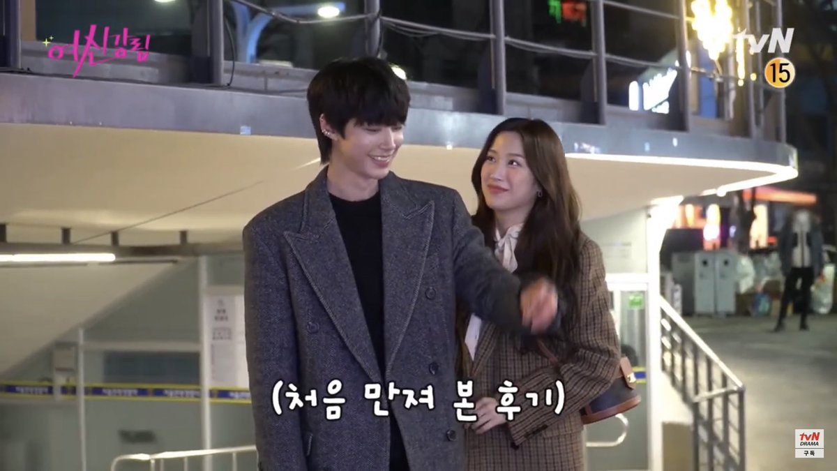 inyoeps's tweet photo. when gayoung look at inyeop, our heart melts. https://t.co/PAFLSMrNx7