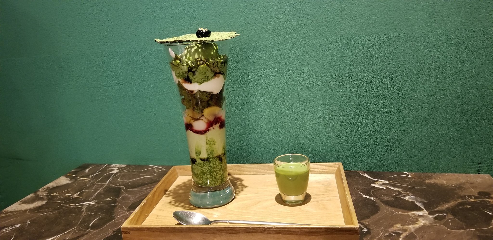 おいしい京都 元京都のグルメ録 店名 ミカサデコ カフェ京都 場所 京都河原町駅から徒歩10分 程々に美味しいパフェとクソ不味いパンケーキを味わえるカフェ パフェは悪くなかったよ でもパンケーキに対する憎悪が抑えられない 不味いご飯は話のネタに