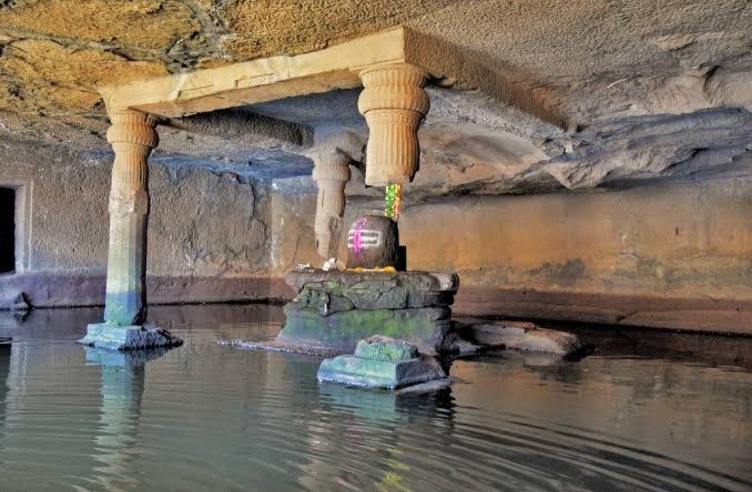 Mysterious Kedareshwar cave temple at Harishchandragad, Maharashtra. This cave has 5ft tall Shivalinga,surrounded by water all sides.
Once it was surrounded by 4 pillars,now only 1 pillar remains. The 4 pillars symbolize 4 Yugas. Each pillar breaks by itself by d end of the Yuga.