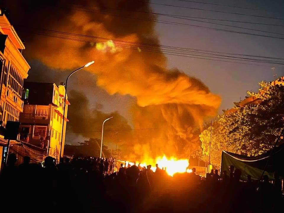 Military Fired Heavy Weapons in Mutraw District, Karen!! Internal conflicts between Junta Military n Ethnic Armed groups becoming stronger again since March in Kachin, Kayah n Karen State. 

INTERNET BLACKOUT
#Mar18Coup
#WhatsHappeningInMyanmar
