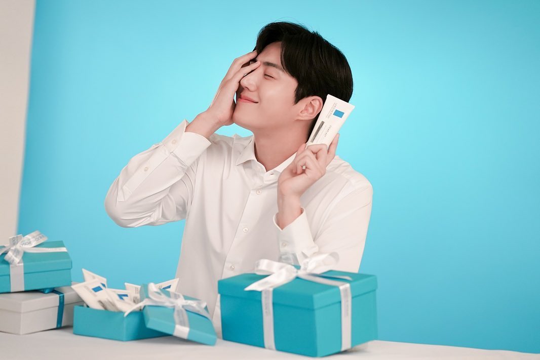 seonhuniverse's tweet photo. [KIMSDATAGRAM 2] #PreferredPicture
Feeling all refreshed only by looking at it. Let’s meet Actor Seonho x La Roche Posay 💙
-
#KimSeonHo #LaRochePosay #Kimsda #Everyone #Today #ALittleBitMore #Refreshed #FeelingHappy #Powerful #Day #Sincerely #SupportYou #LetsMeetAgainSoon 🙌 https://t.co/uVs93OO7Hu