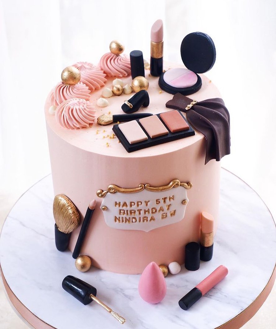 MAC Makeup Designer Cake  Yummy cake