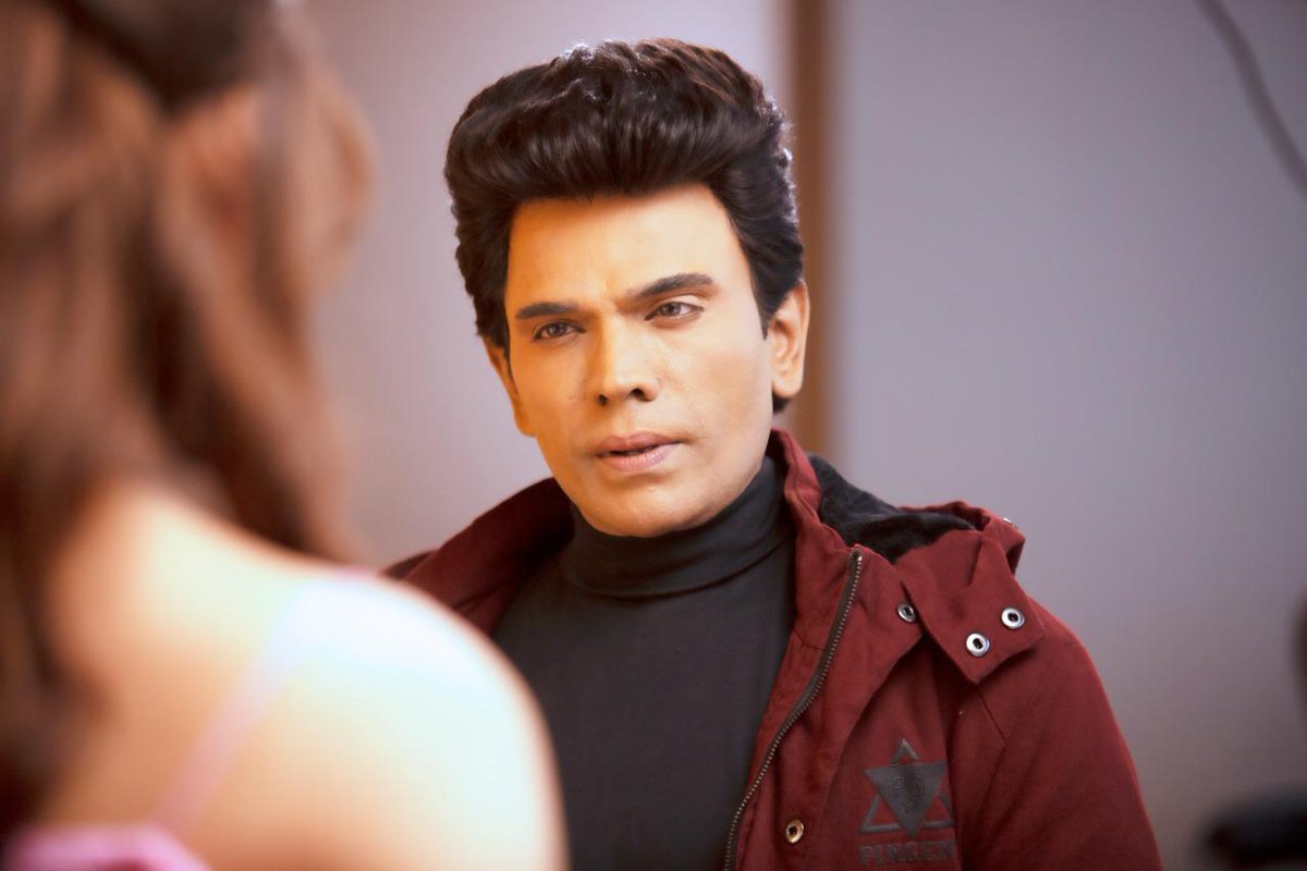 SaravananArul8's tweet photo. #LegendSaravanan
Romantic mood ❣️❣️

 @JdJery 

@UrvashiRautela @Actor_Vivek 
@Jharrisjayaraj @VelrajR https://t.co/8FIFEiK93o