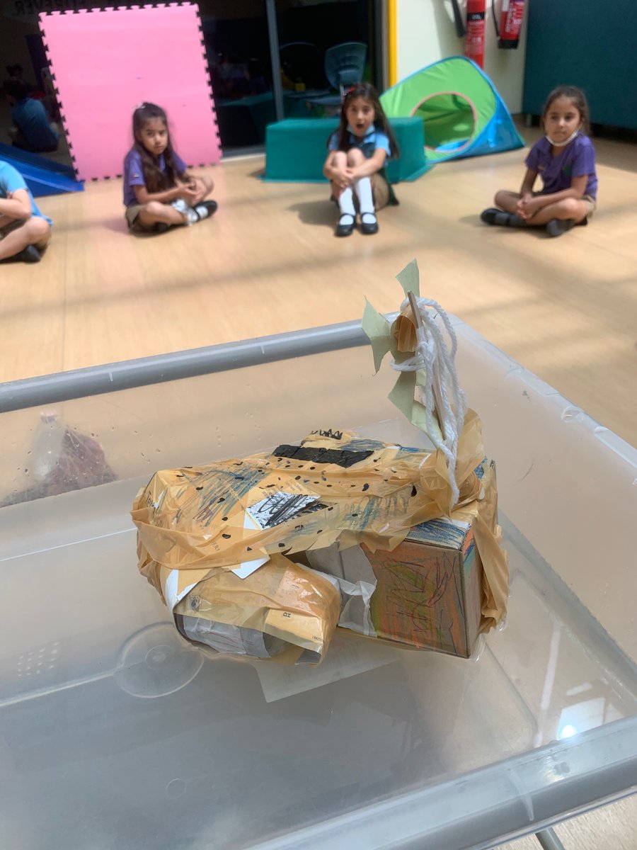 ArborYear1's tweet photo. 1J had their first project lesson today as a whole class. First we made boats and then we tested to see if they could float and if they were waterproof π¦ β΅οΈ #projectbasedlearning #arborprojects #adaptablechameleon @ArborYear1 https://t.co/xpvgZAs3LC