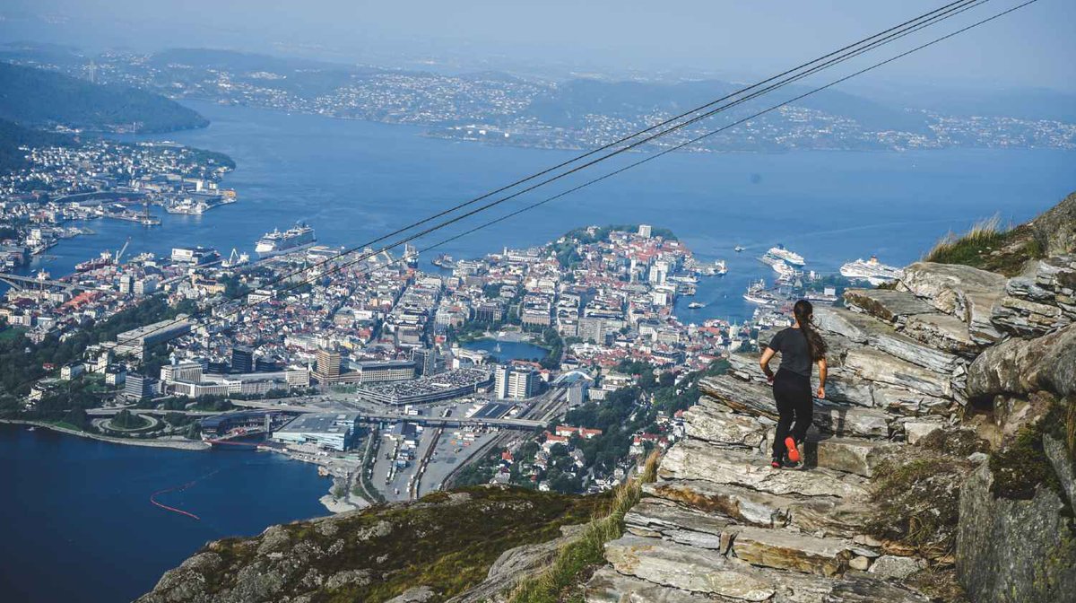 visitBergen's tweet photo. Hiking in Bergen - the city between 7 mountains. 
Dream now - visit later 🙂❤️ 
https://t.co/AanQSdDdKz (photo cred in link) https://t.co/g2ZI0s1nbI