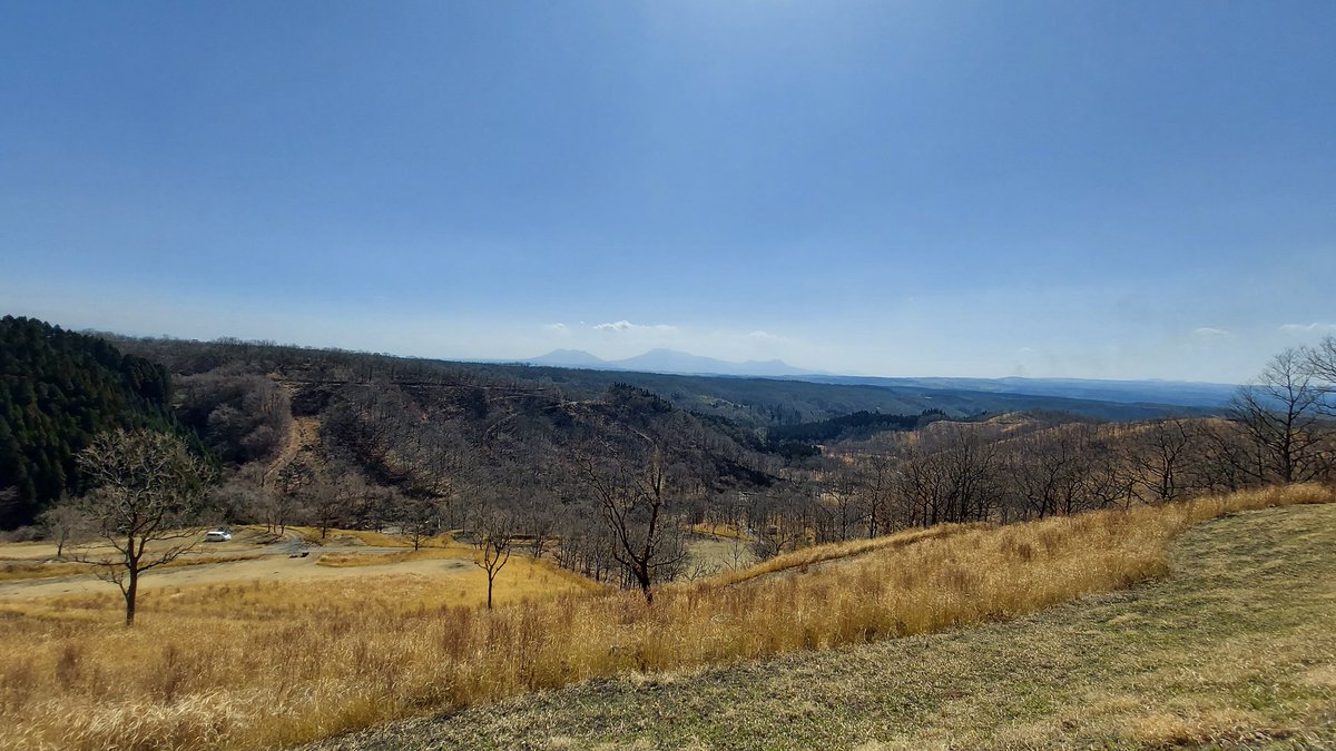 黒川温泉 旅館 奥の湯 本日はホントええ天気だったなぁ 奥に阿蘇山見えてる 茶屋の原 キャンプ場 いい眺め 野焼き ところどころ黒い